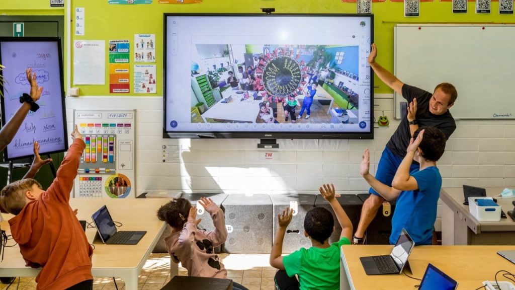 Forget the Lecture Hall, Let's Play Simulation Games!